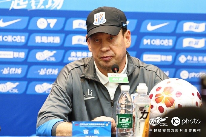 斯卢茨基:上半场幸运把握点球,下半场稳守反击制胜