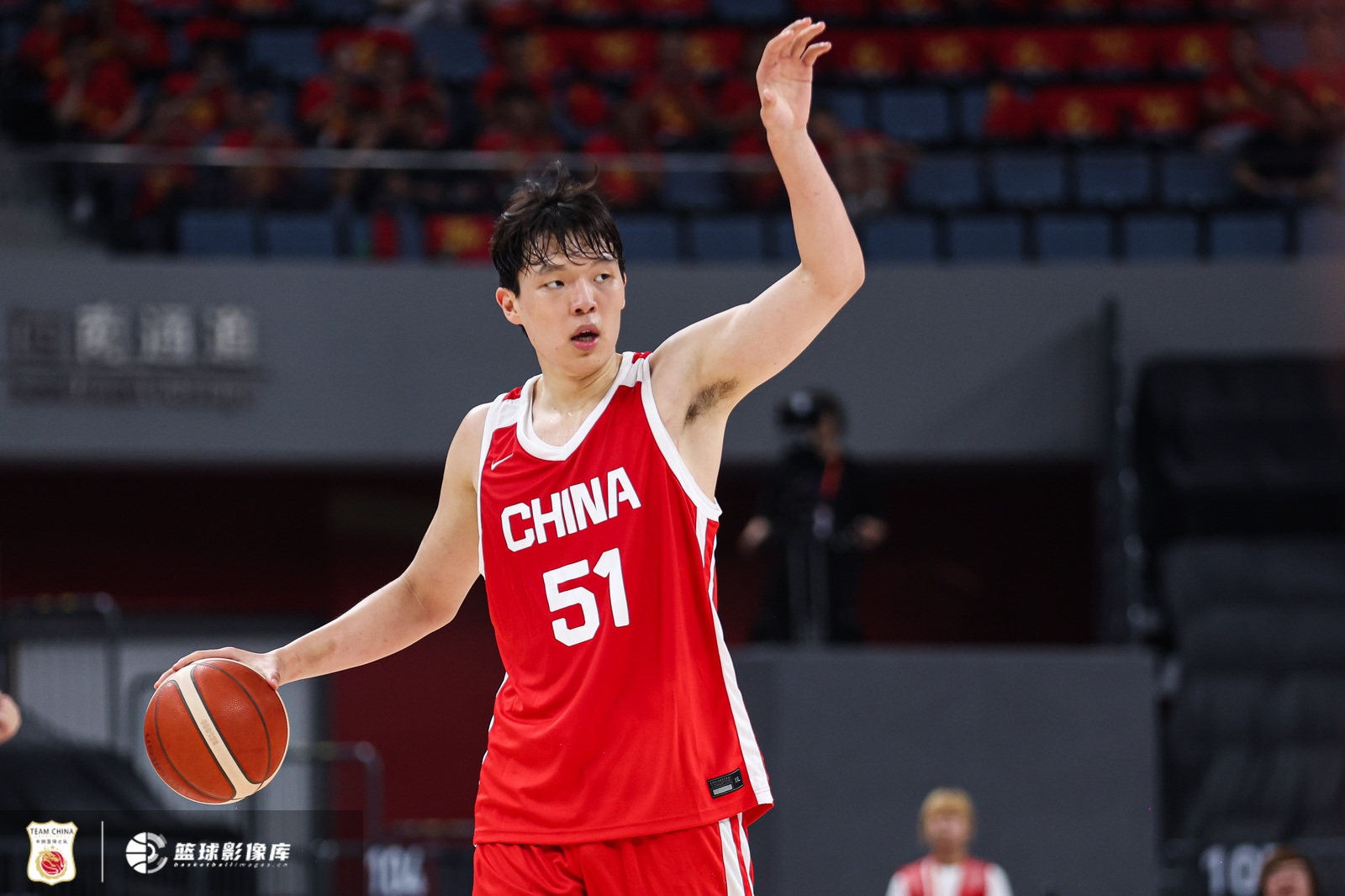 媒体人：国内仅韩登与刘维伟能用好杨瀚森高位发牌